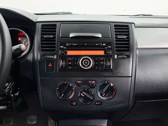 NISSAN-TIIDA-2010
