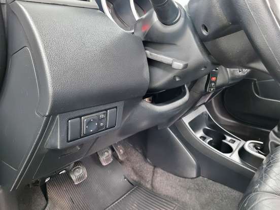NISSAN-TIIDA-2010