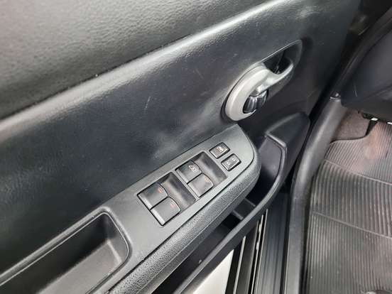 NISSAN-TIIDA-2010
