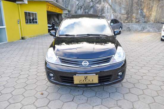 NISSAN-TIIDA-2010