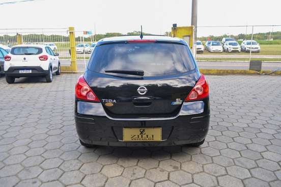 NISSAN-TIIDA-2010