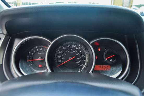NISSAN-TIIDA-2010