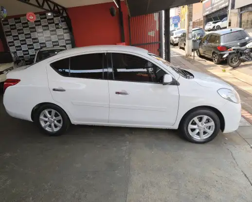 NISSAN-VERSA-2013