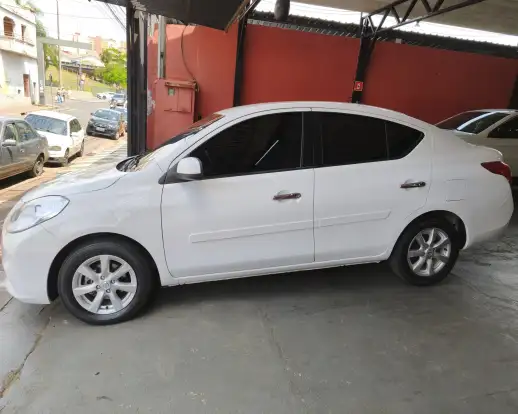 NISSAN-VERSA-2013