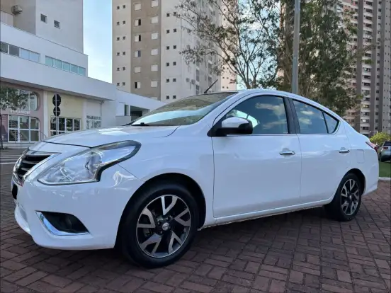 NISSAN-VERSA-2016