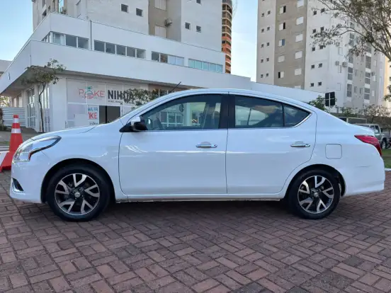 NISSAN-VERSA-2016
