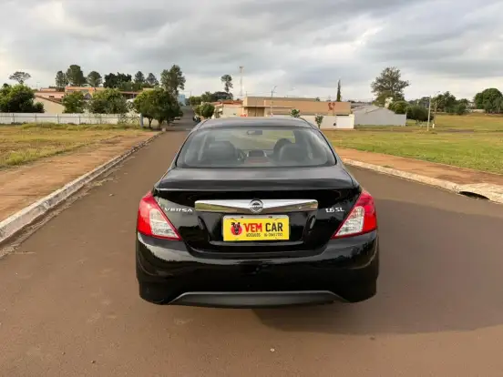 NISSAN-VERSA-2019