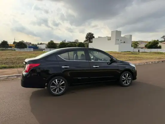NISSAN-VERSA-2019