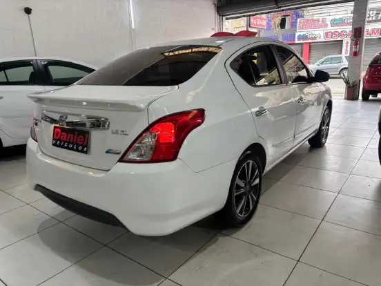NISSAN-VERSA-2018