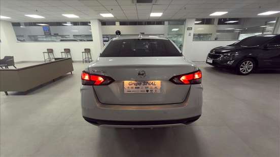 NISSAN-VERSA-2022