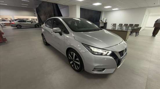 NISSAN-VERSA-2022