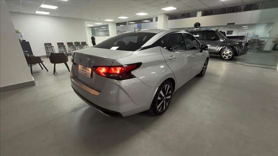 NISSAN-VERSA-2022
