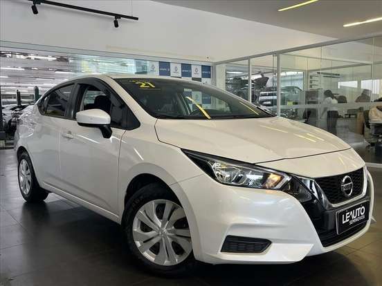 NISSAN-VERSA-2021