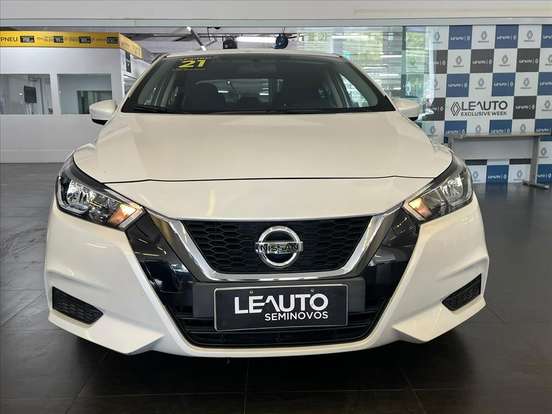 NISSAN-VERSA-2021