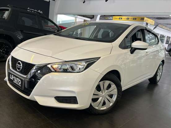 NISSAN-VERSA-2021