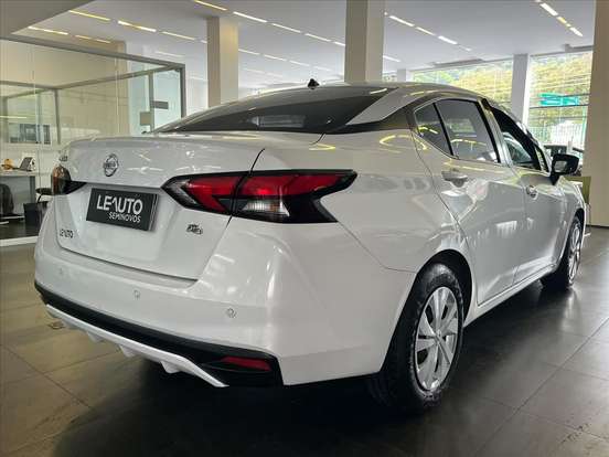 NISSAN-VERSA-2021
