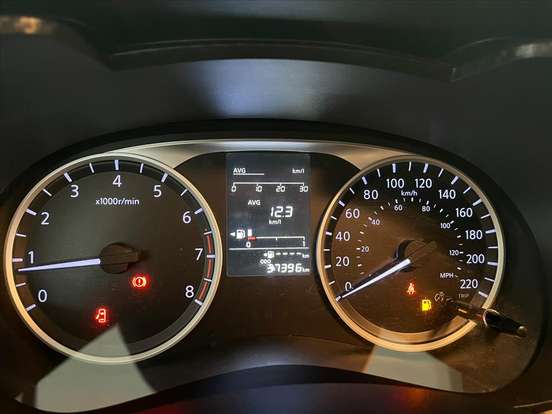 NISSAN-VERSA-2021