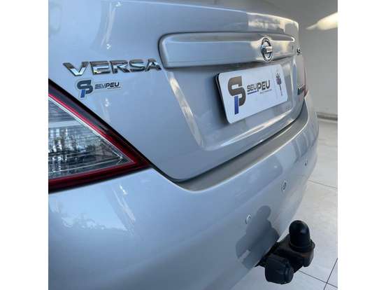 NISSAN-VERSA-2012