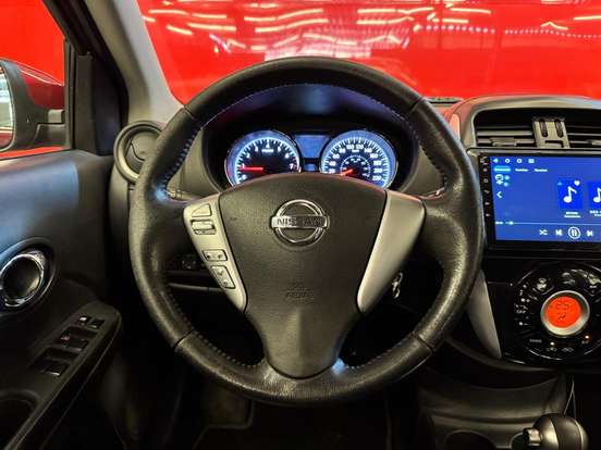 NISSAN-VERSA-2017