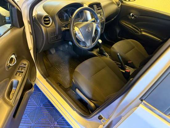 NISSAN-VERSA-2017