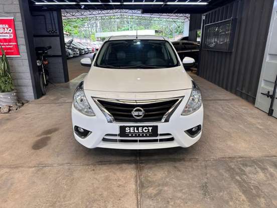 NISSAN-VERSA-2016