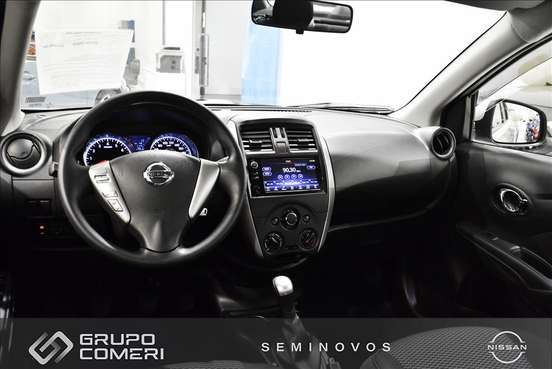 NISSAN-VERSA-2019