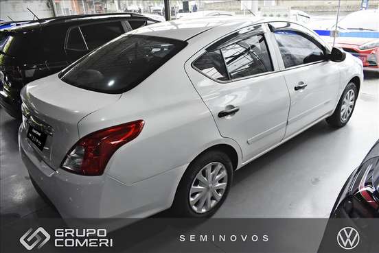 NISSAN-VERSA-2021