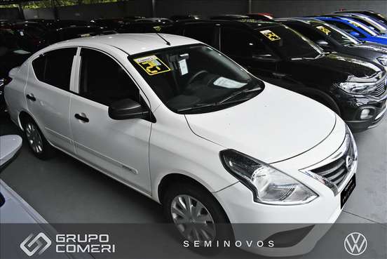 NISSAN-VERSA-2021