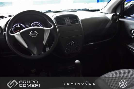 NISSAN-VERSA-2021