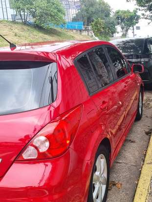 NISSAN-TIIDA-2011