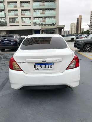 NISSAN-VERSA-2019