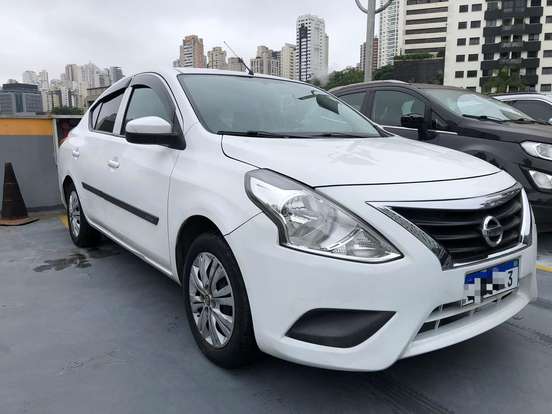 NISSAN-VERSA-2019