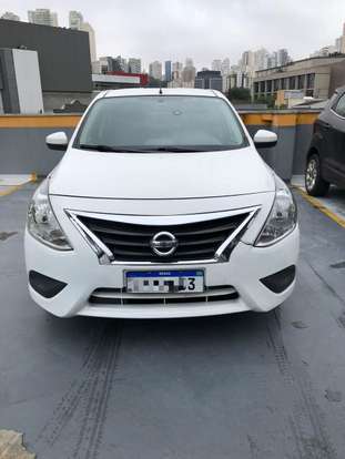 NISSAN-VERSA-2019