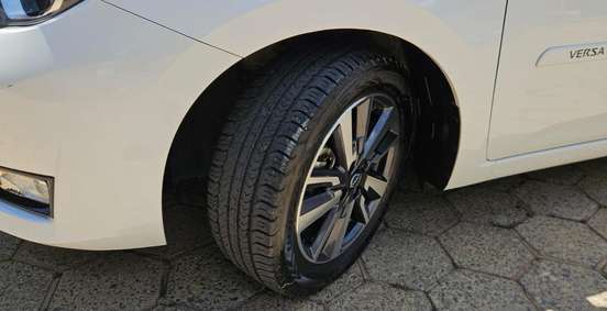 NISSAN-VERSA-2023