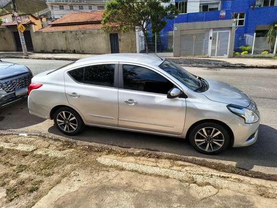 NISSAN-VERSA-2017