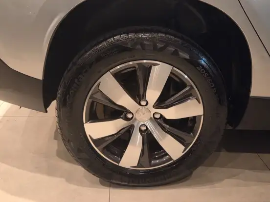 PEUGEOT-2008-2017