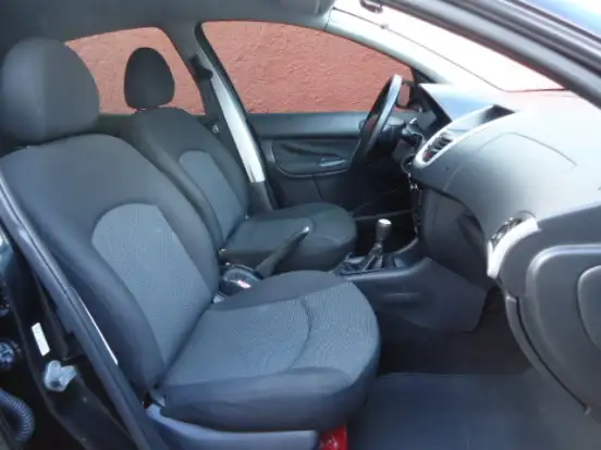 PEUGEOT-207-2011