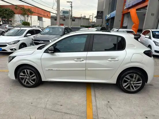 PEUGEOT-208-2022