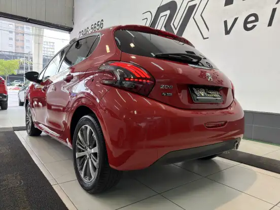 PEUGEOT-208-2018