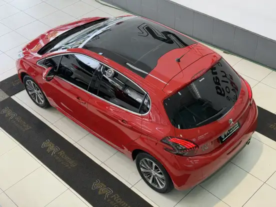 PEUGEOT-208-2018
