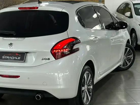 PEUGEOT-208-2016