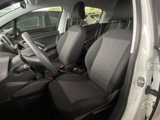PEUGEOT-208-2019