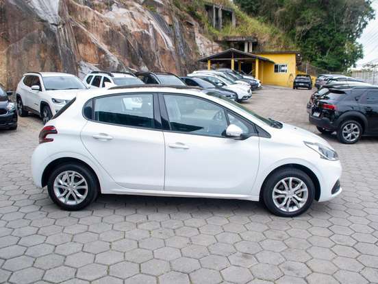 PEUGEOT-208-1.2 ALLURE 12V FLEX 4P MANUAL PEUGEOT-208-2016