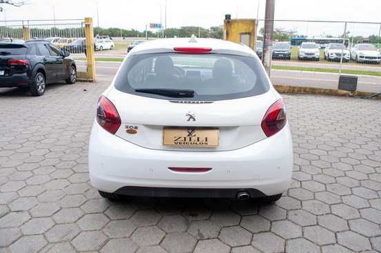 PEUGEOT-208-2016