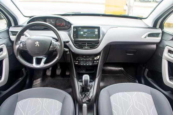 PEUGEOT-208-2016