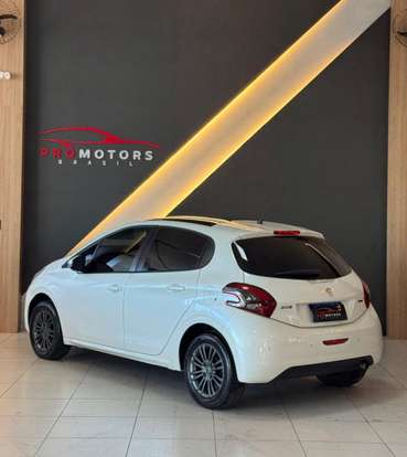 PEUGEOT-208-2018