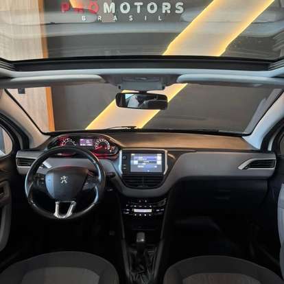 PEUGEOT-208-2018