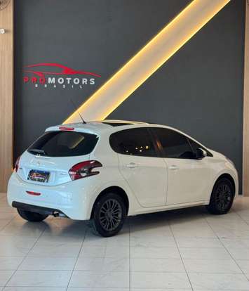 PEUGEOT-208-2018