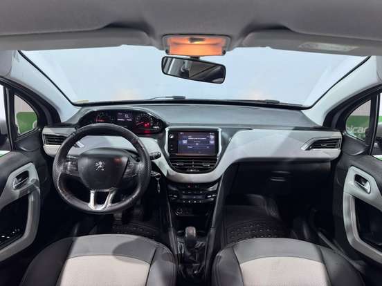 PEUGEOT-208-2015