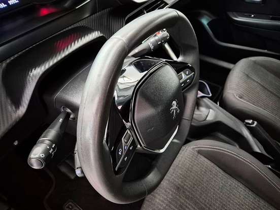 PEUGEOT-208-2022